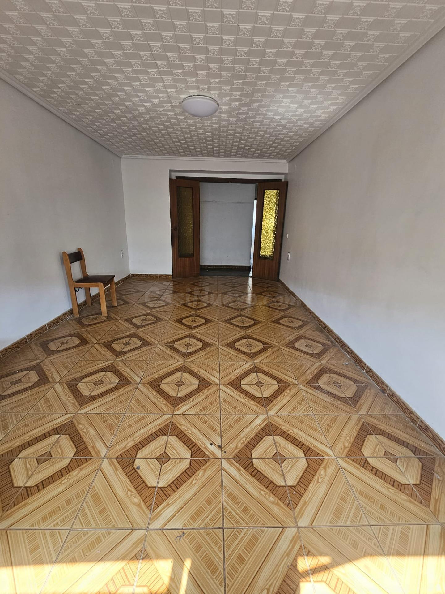 Piso con gran potencial en Torrefiel (Valencia) 120 M2 Te pr - foto 4