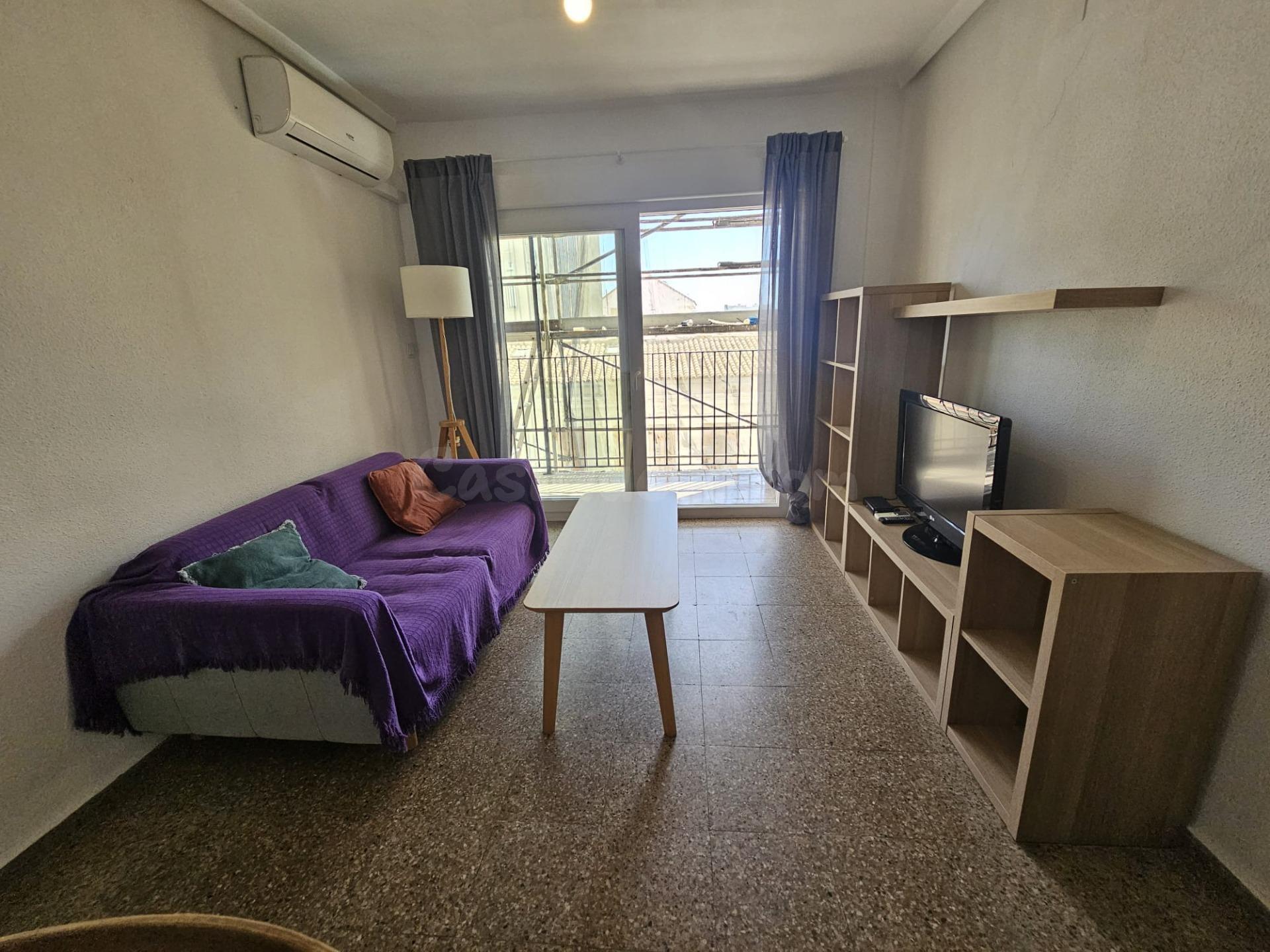 AMPLIA VIVIENDA AMUEBLADA EN ALQUILER EN EN CORTS, JUNTO A R - foto 2