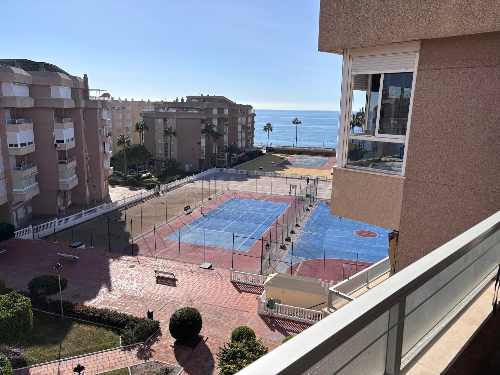 Joyita en Torrox: Terraza de ensueño, vistas despejadas y ub
