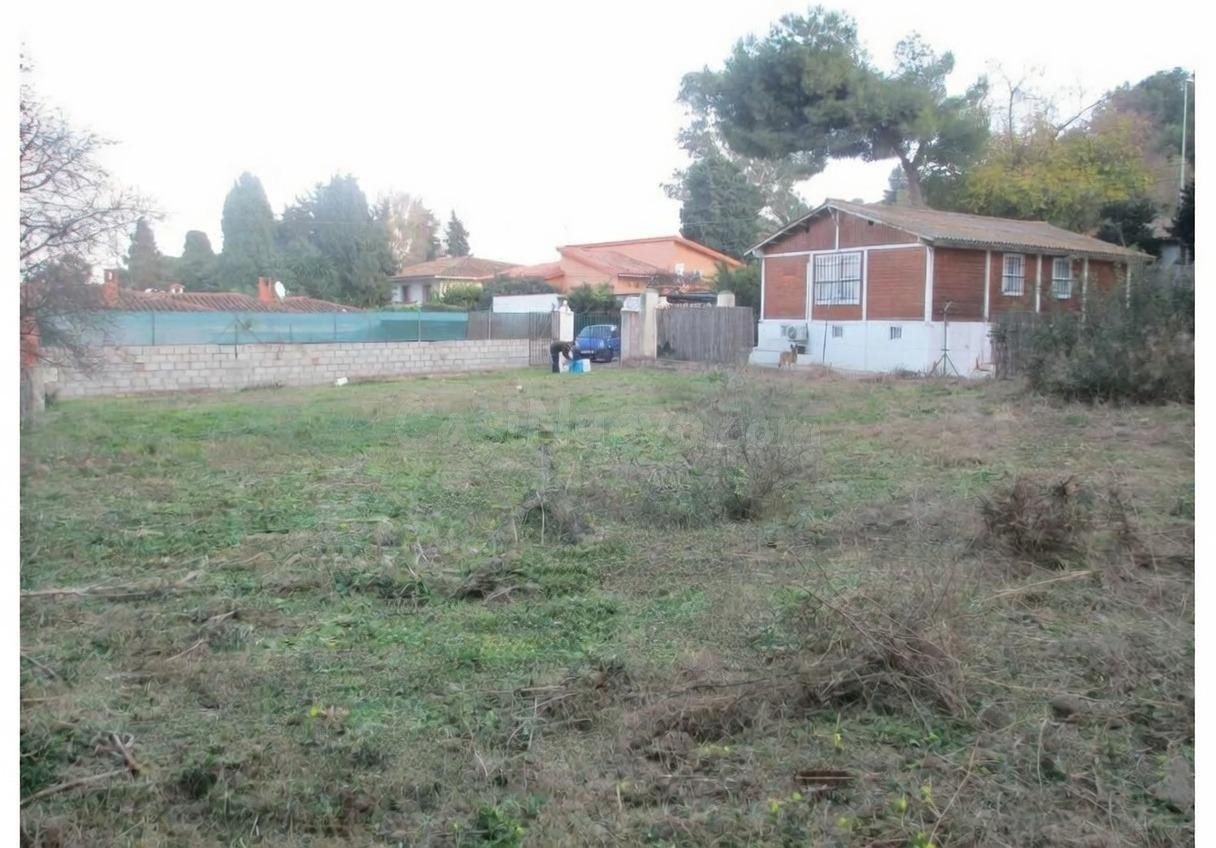756 m2 urbanos en Churriana con acceso a dos calles y proyec