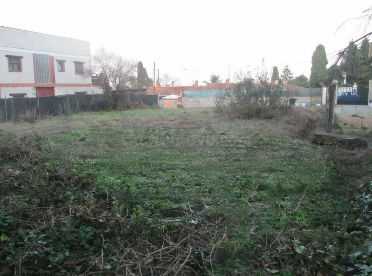 756 m2 urbanos en Churriana con acceso a dos calles y proyec - foto 4
