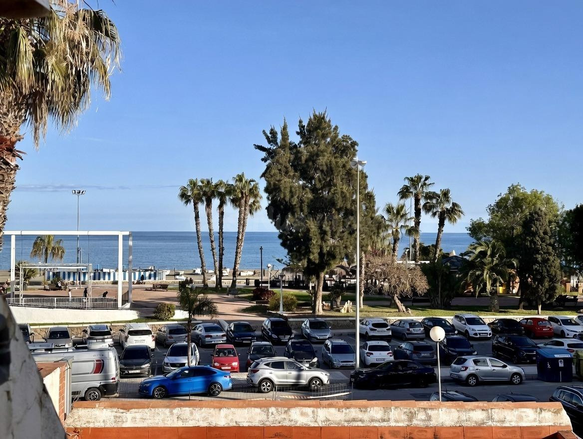 A dos minutos del mar: vivienda versátil con azotea y alta r - foto 2