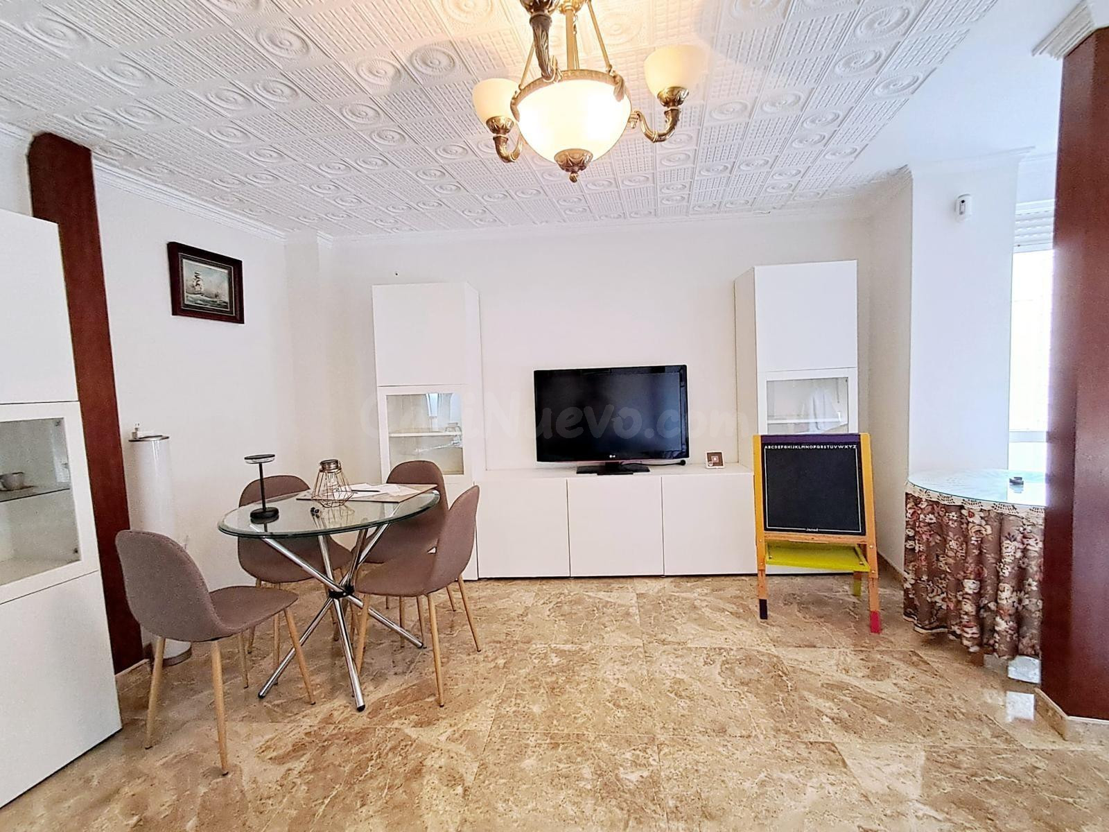 Amplio piso de 5 dormitorios con vistas al Puerto - foto 3