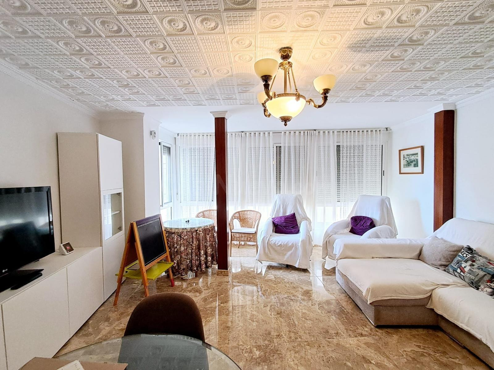 Amplio piso de 5 dormitorios con vistas al Puerto - foto 4