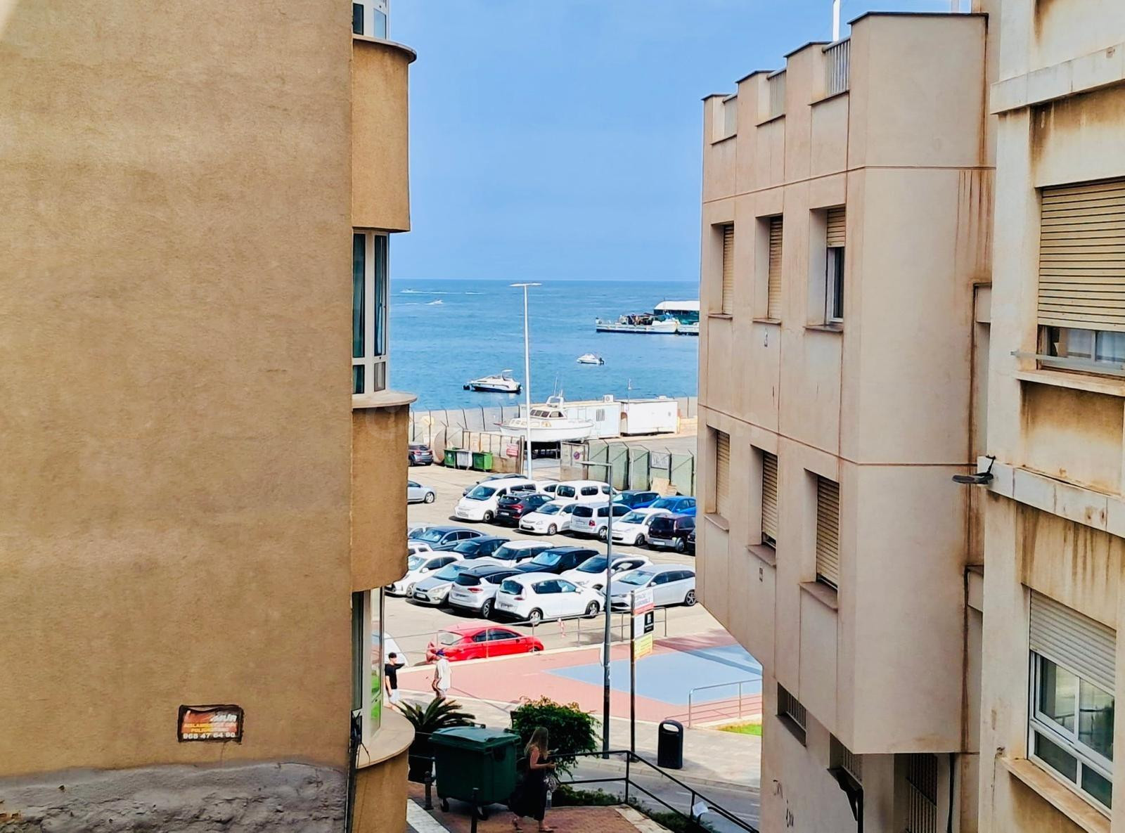 Amplio piso de 5 dormitorios con vistas al Puerto - foto 5