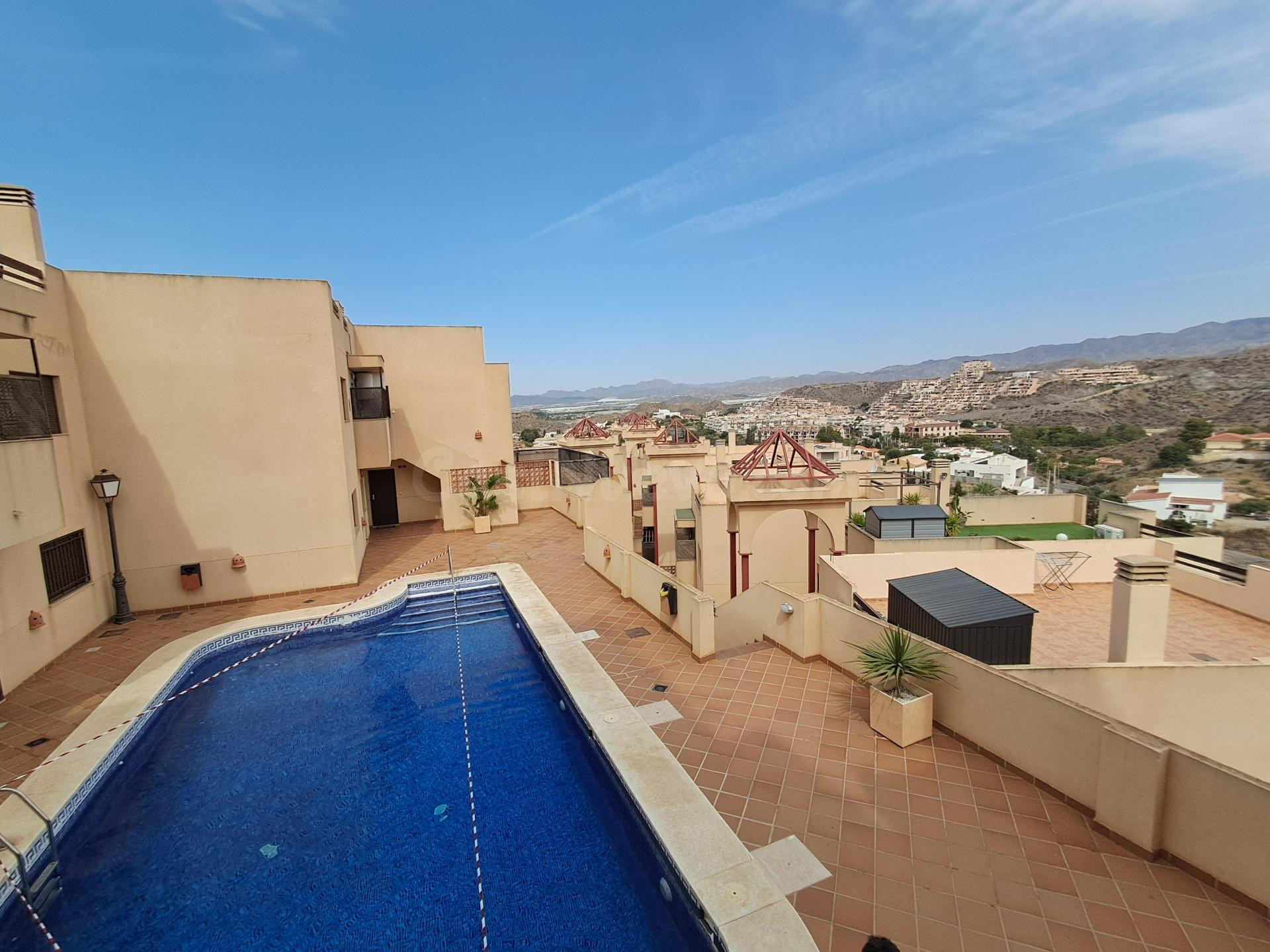 Exclusivo dúplex de lujo con impresionantes vistas al mar en Los Collados