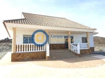 Chalet con cuatro dormitorios y Piscina, en Casarejos en Ent - foto 2