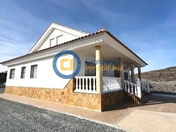 Chalet con cuatro dormitorios y Piscina, en Casarejos en Ent - foto 3