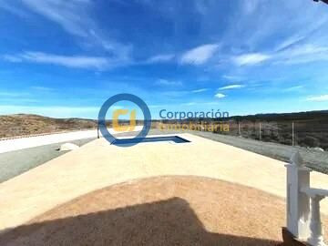 Chalet con cuatro dormitorios y Piscina, en Casarejos en Ent - foto 4