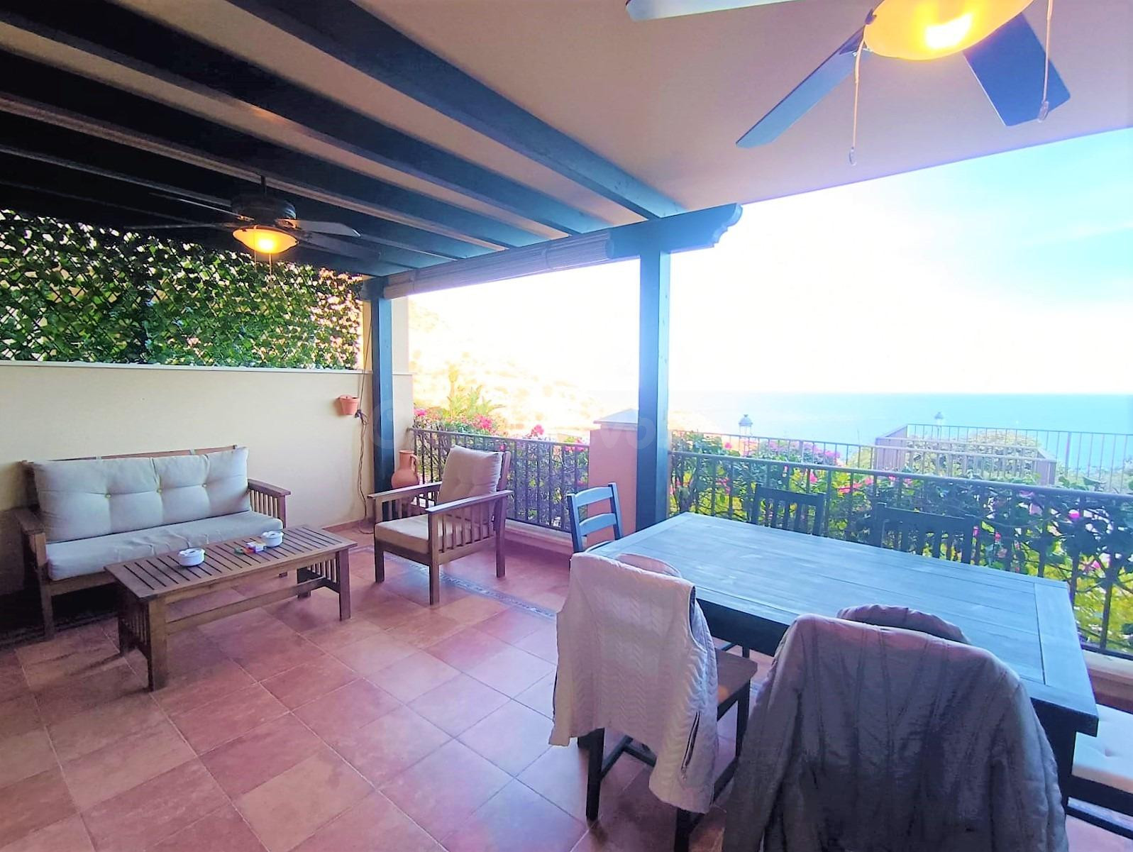 Apartamento dos dormitorios en primera línea con vistas a la - foto 3
