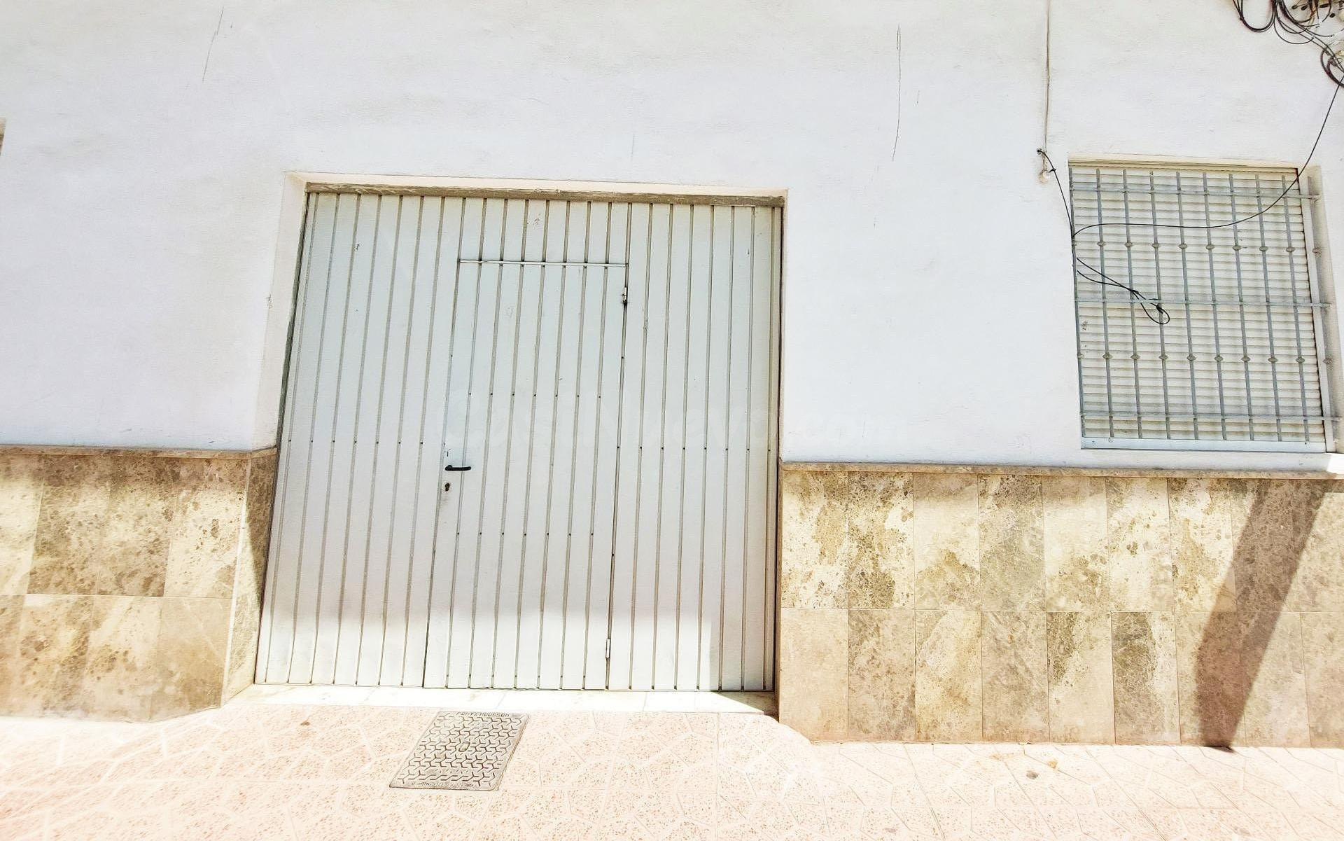 Bajo Comercial en zona de La Seda