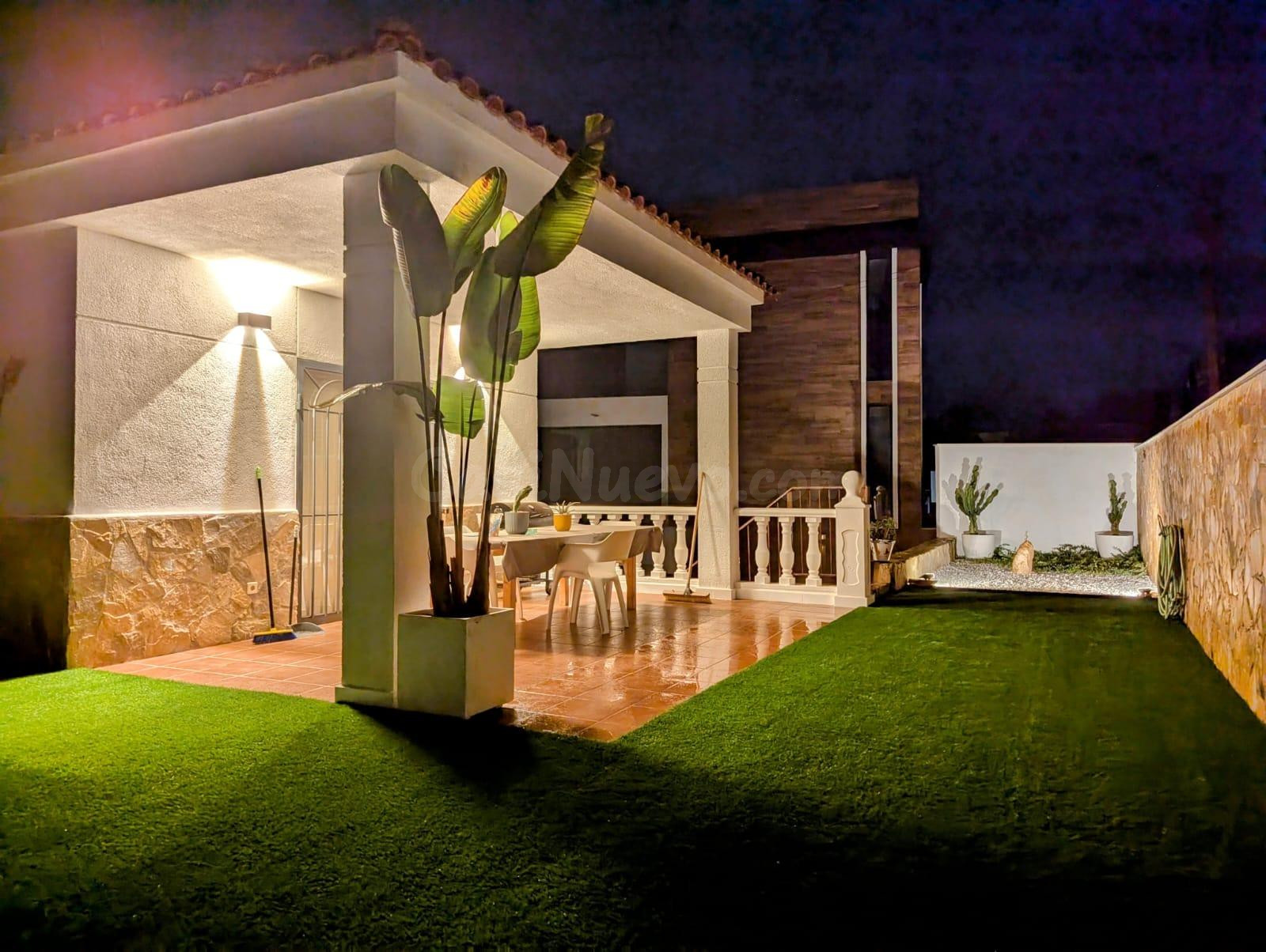 Chalet de 5 dormitorios con piscina y vistas en Calarreona
