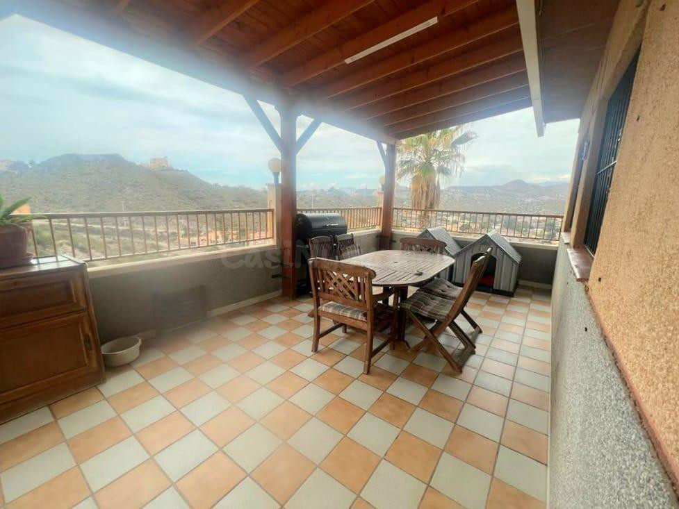 Chalet de 4 dormitorios con piscina privada en Todosol - foto 2