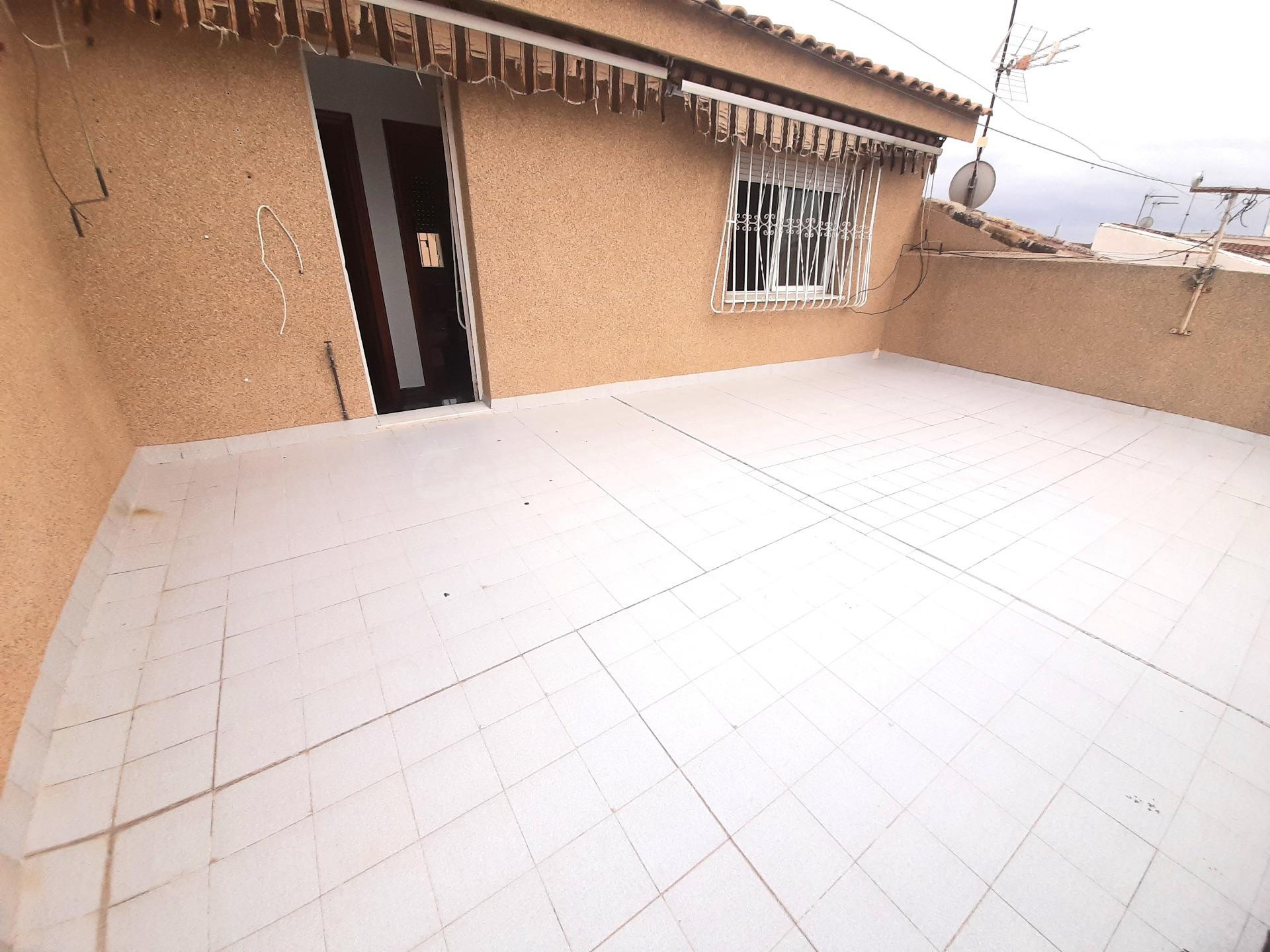 Piso con cuatro dormitorios tipo dúplex con terraza en Virge - foto 2