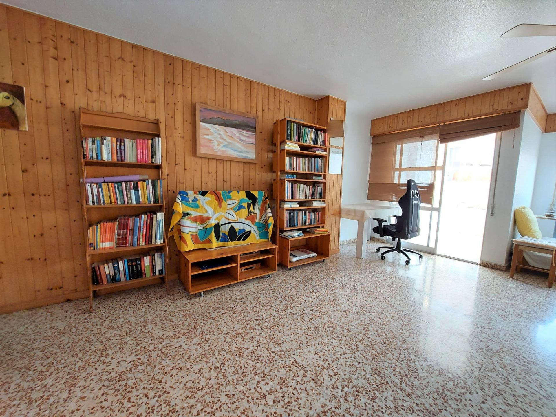 Piso de tres dormitorios y terraza a 50m de la Plaza de Espa - foto 3