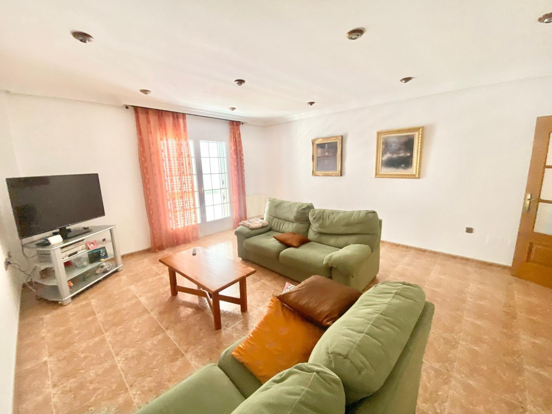 Casa con cuatro dormitorios en Puerto Lumbreras, de grandes dimensiones