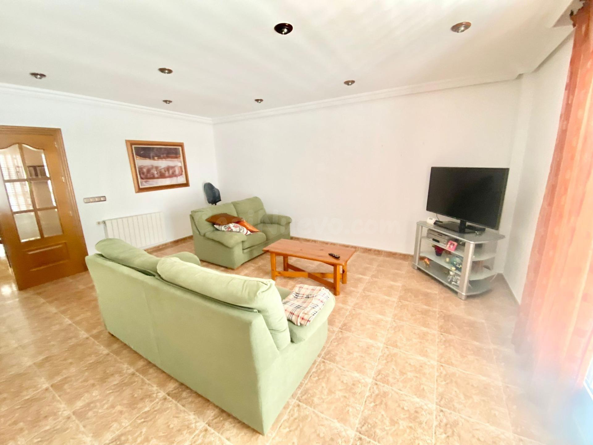 Casa con cuatro dormitorios en Puerto Lumbreras, de grandes  - foto 2