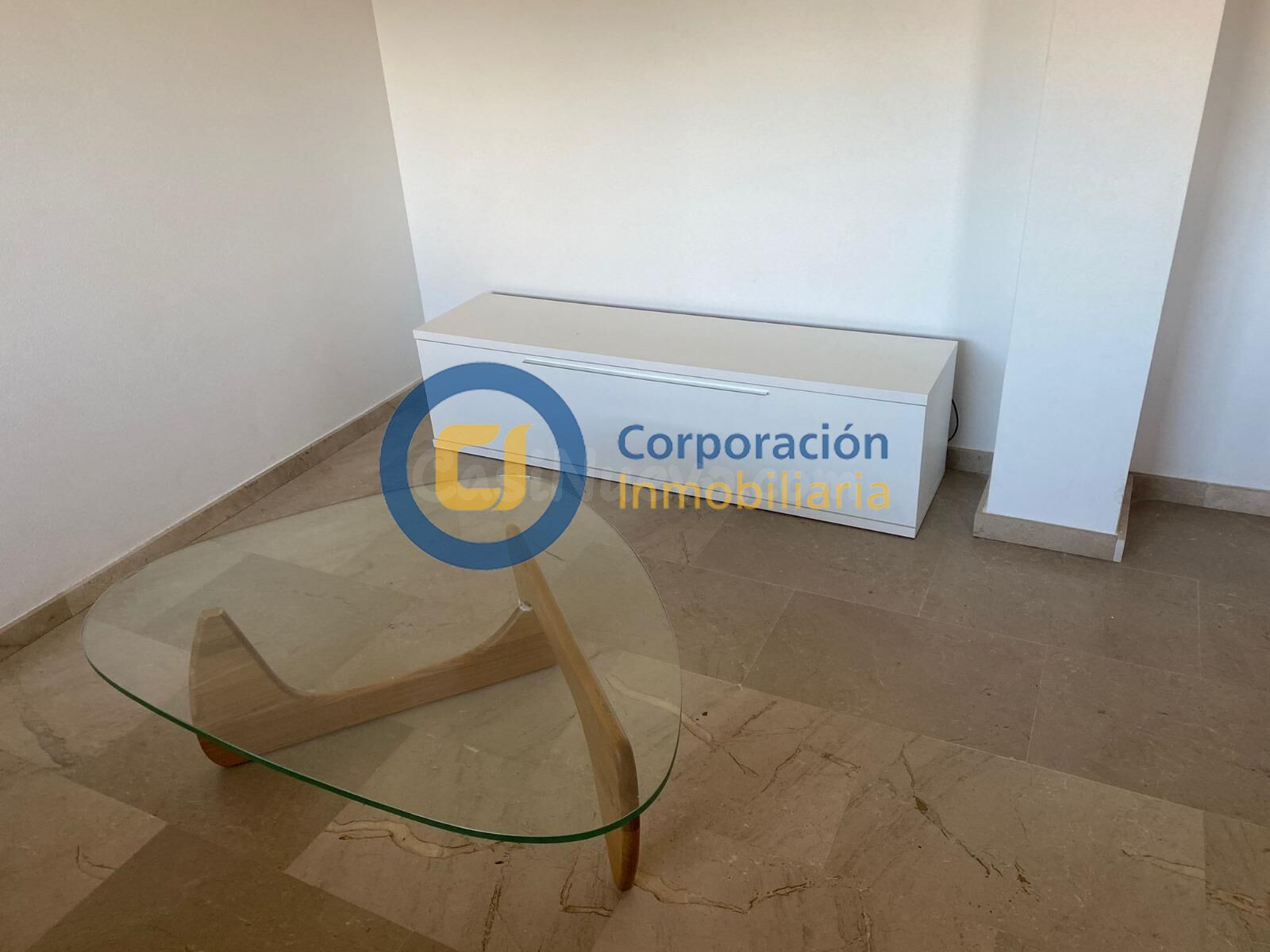 Ático con tres dormitorios y garaje en zona Universidad - foto 4