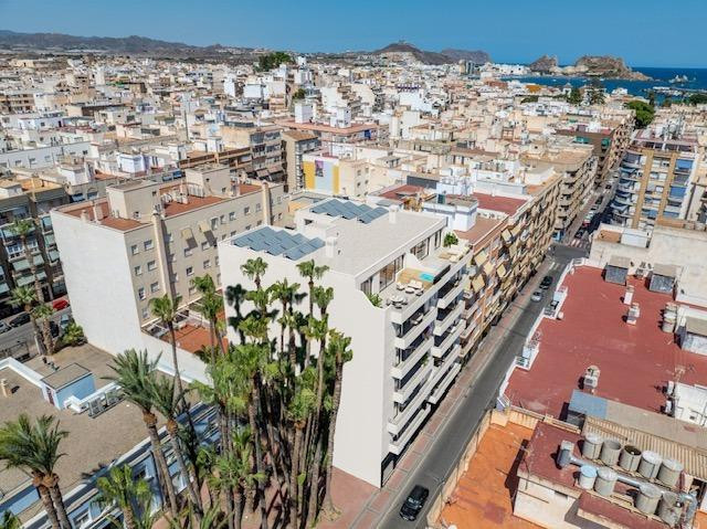 Piso de 3 habitaciones en segunda línea de La Colonia.Edific