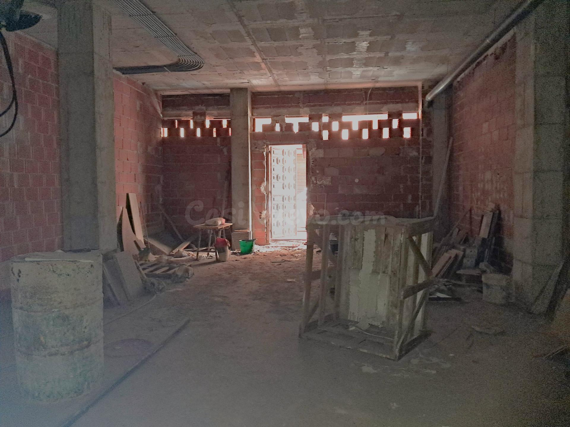 Bajo comercial de 230 m2 ideal para negocio en pleno centro  - foto 2