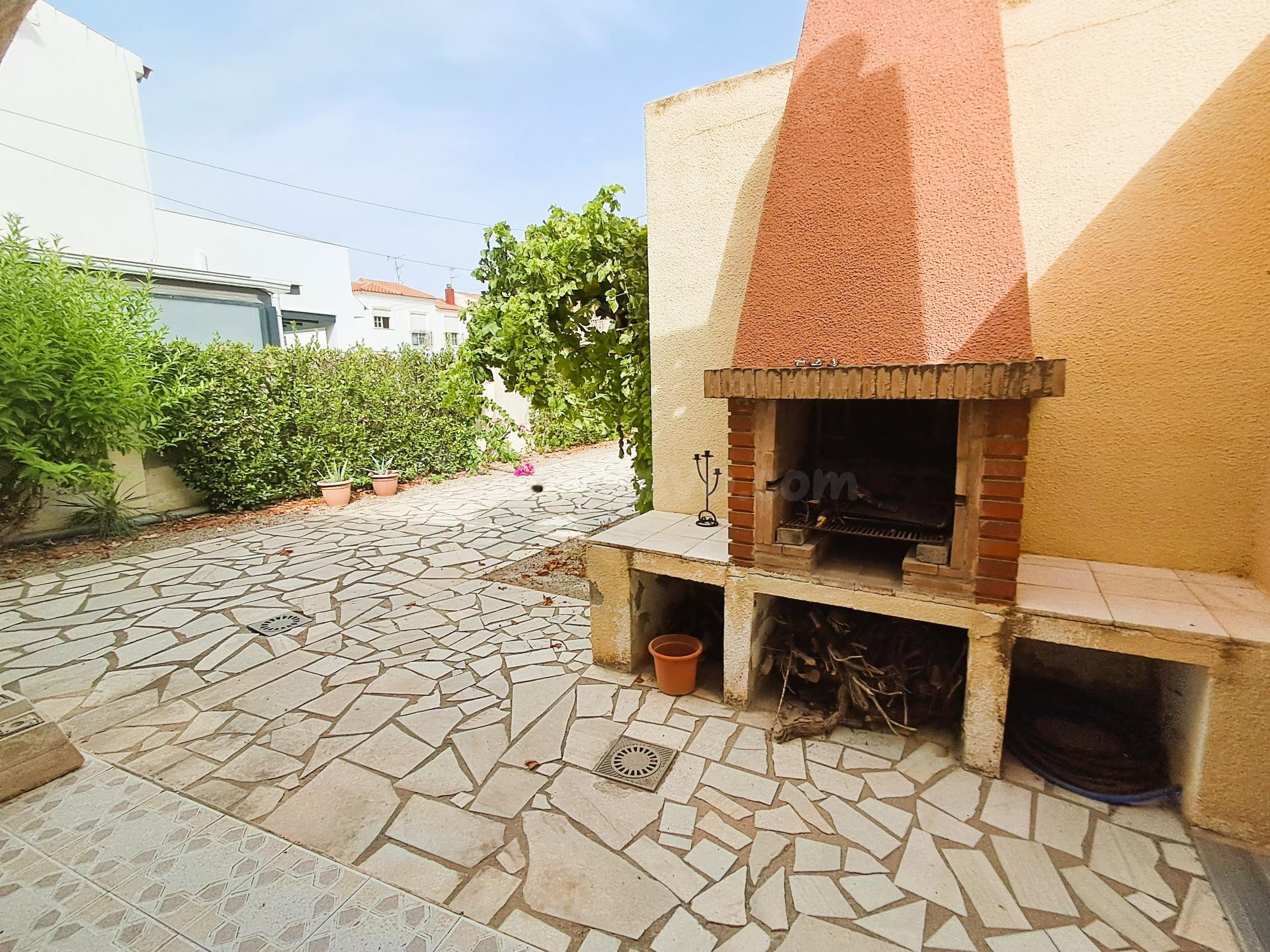 Casa tipo dúplex en Terreros con amplio jardín y 4 dormitori - foto 3