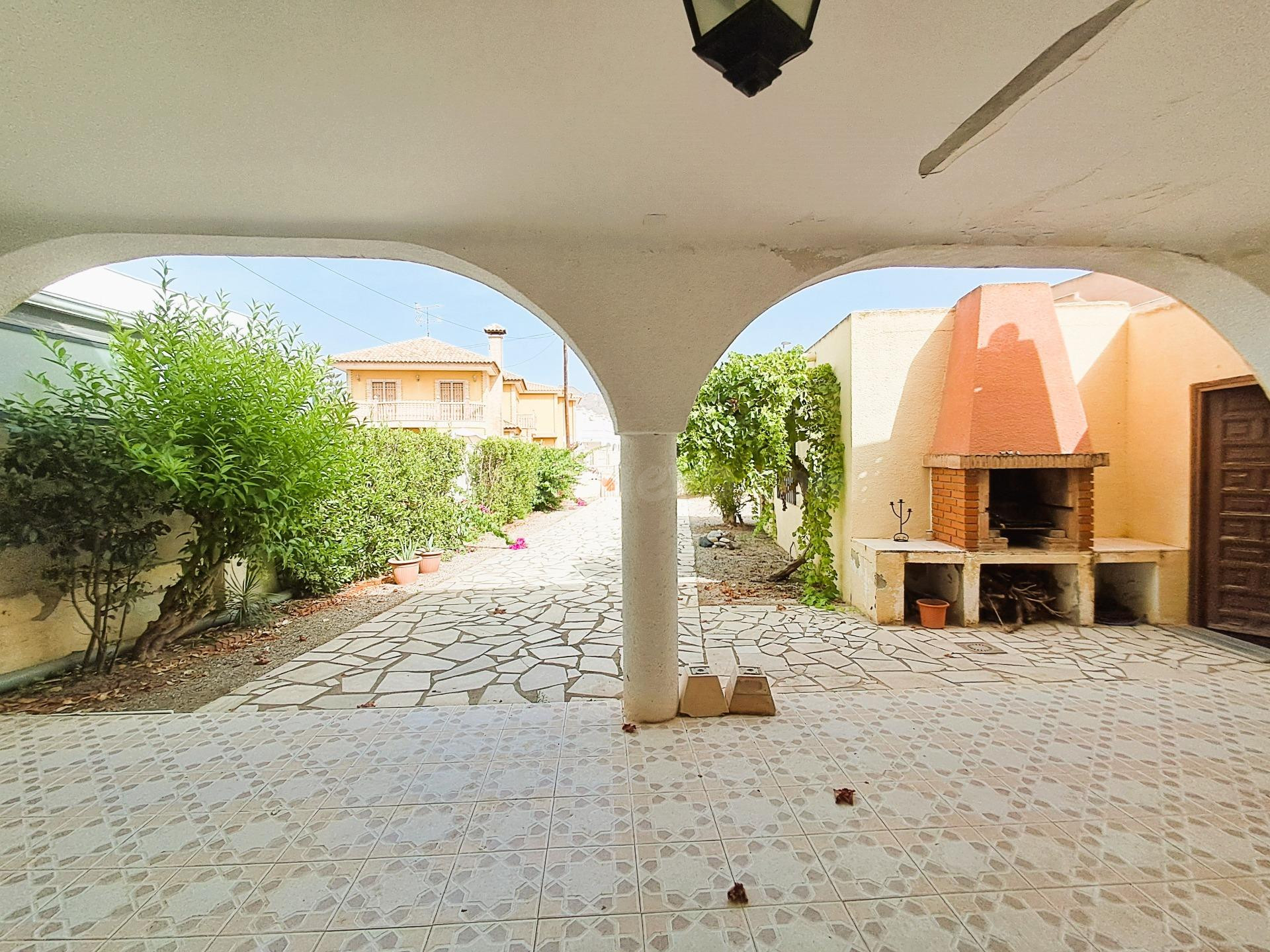 Casa tipo dúplex en Terreros con amplio jardín y 4 dormitori - foto 5