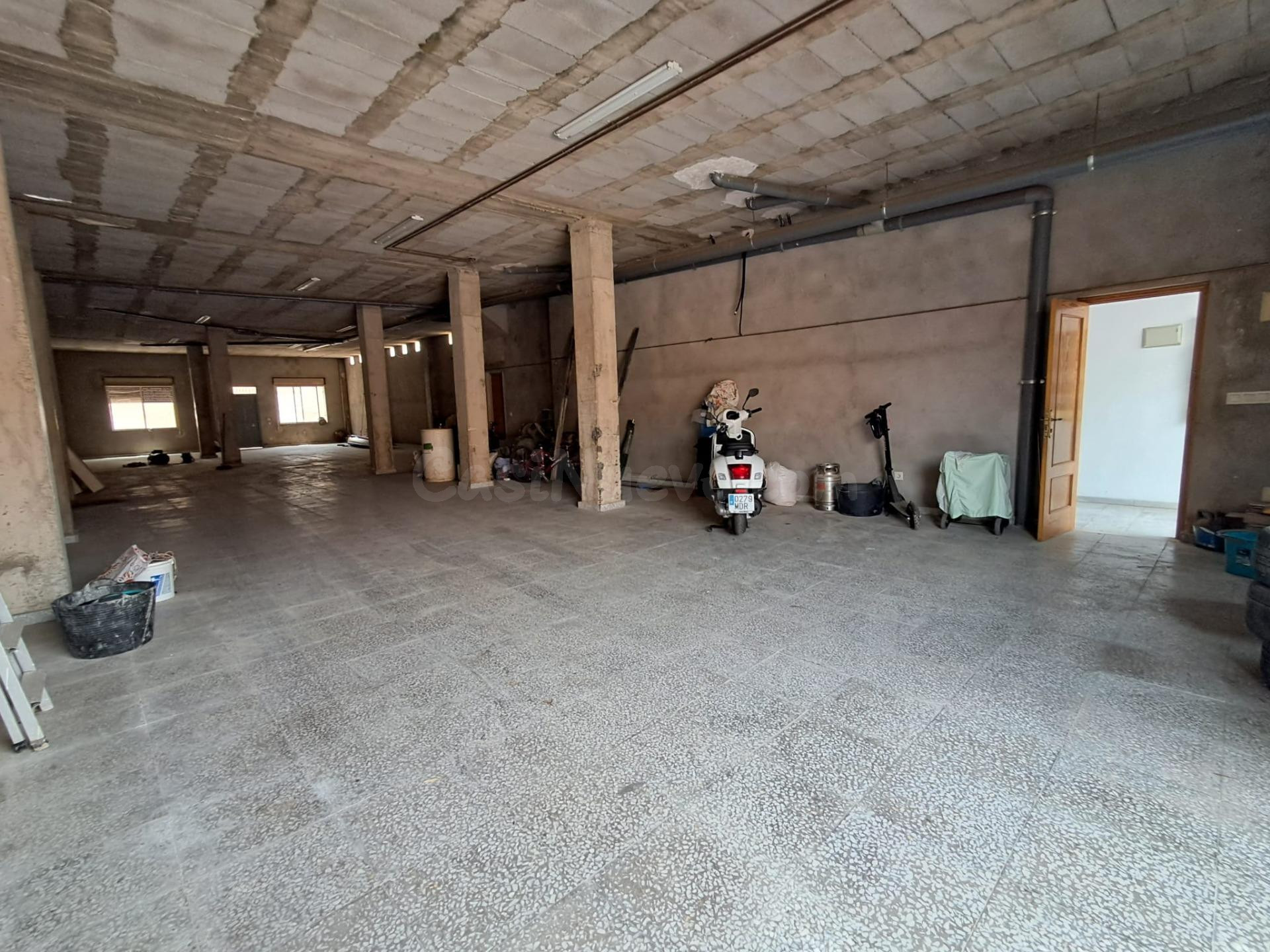 Local Comercial con patio en Las Molinetas