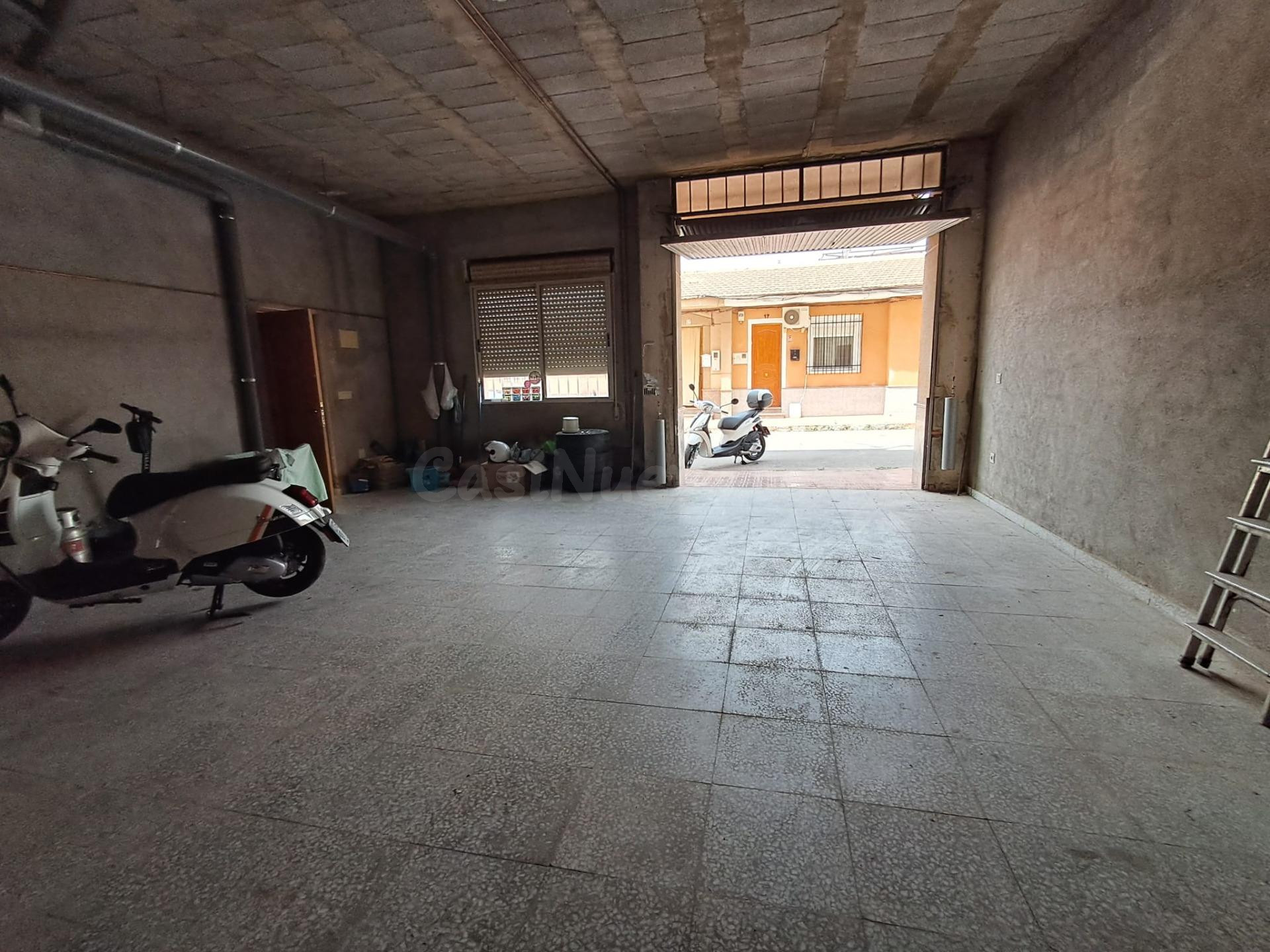 Local Comercial con patio en Las Molinetas - foto 4