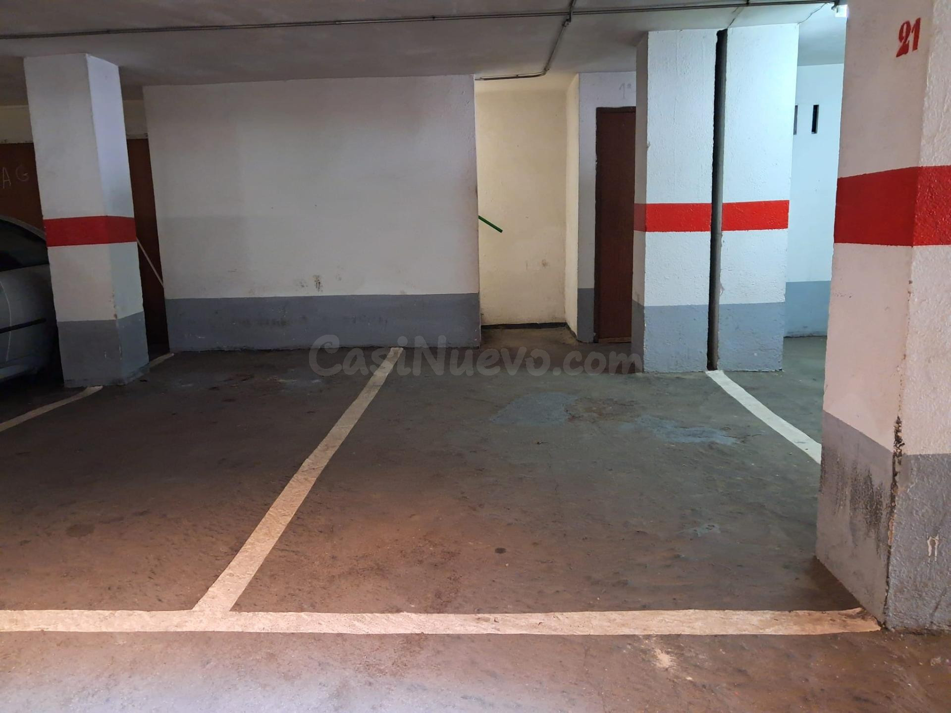 Plaza de Parking a 120 m de la playa de Poniente - foto 4