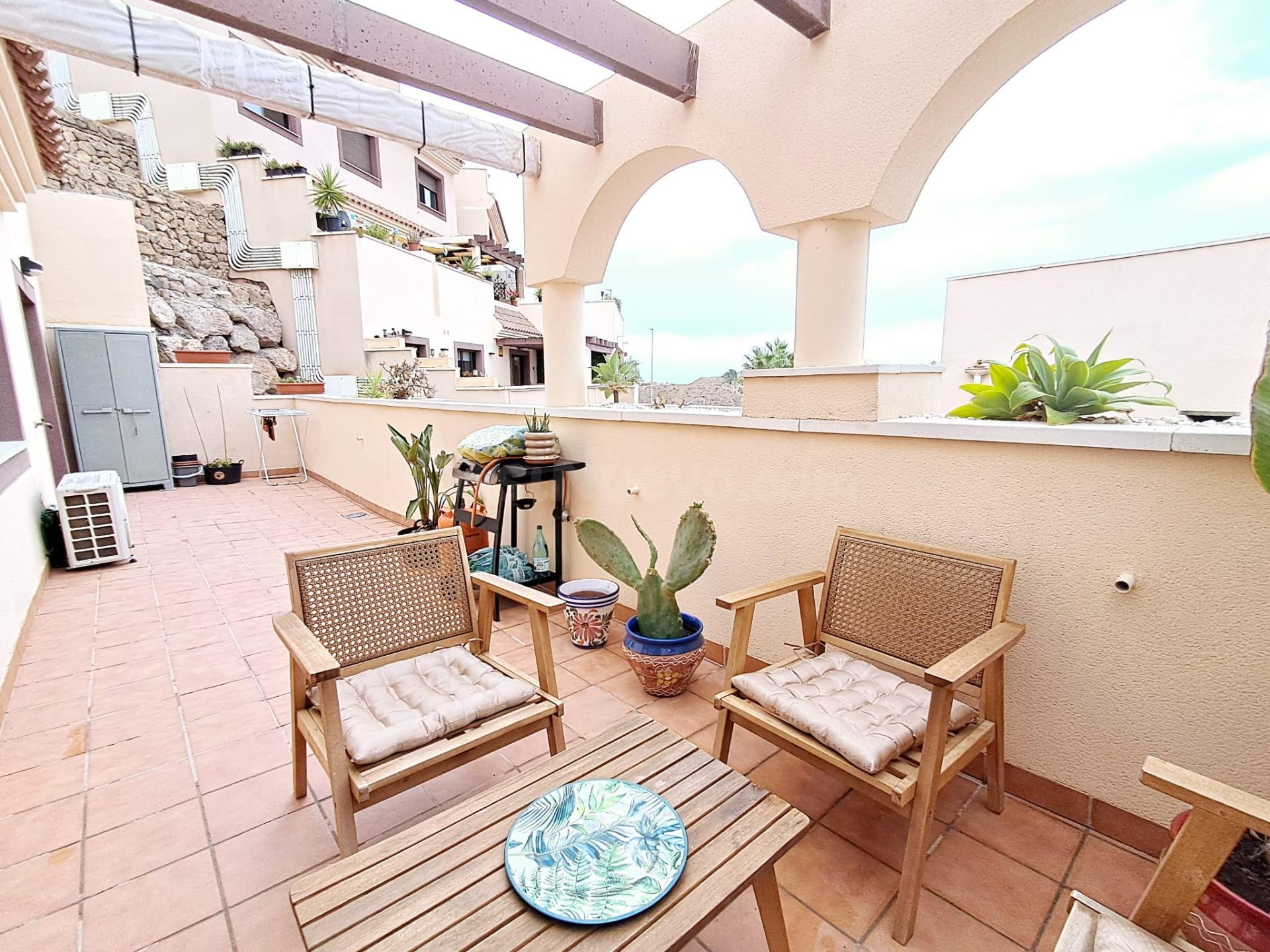 Apartamento con amplia terraza y garaje en Los Collados - foto 2