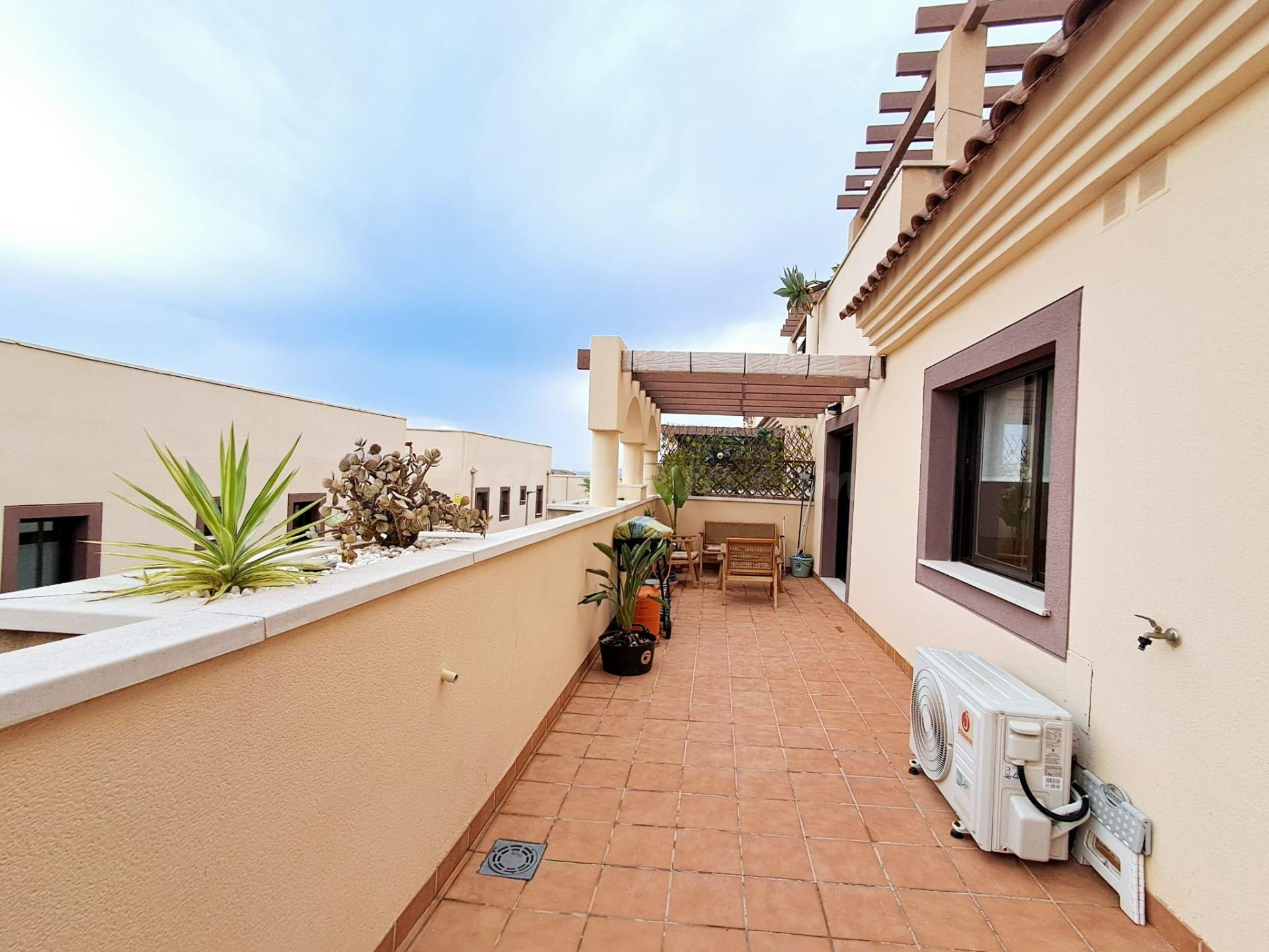 Apartamento con amplia terraza y garaje en Los Collados - foto 5