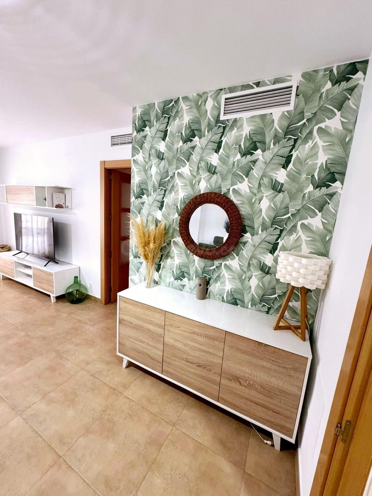 Bajo de 2 dormitorios con Amplio jardín en Residencial Los J - foto 3
