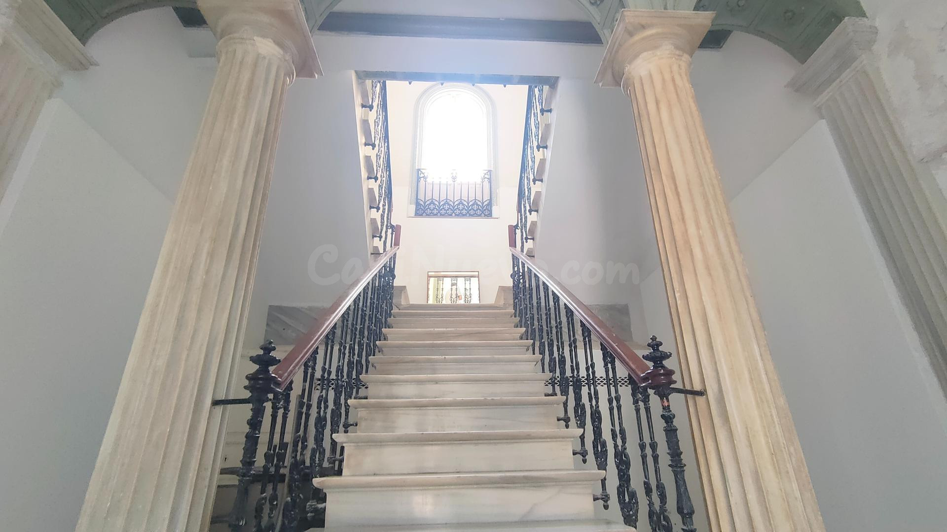 Majestuosa casa señorial para reformar en el centro históric - foto 2