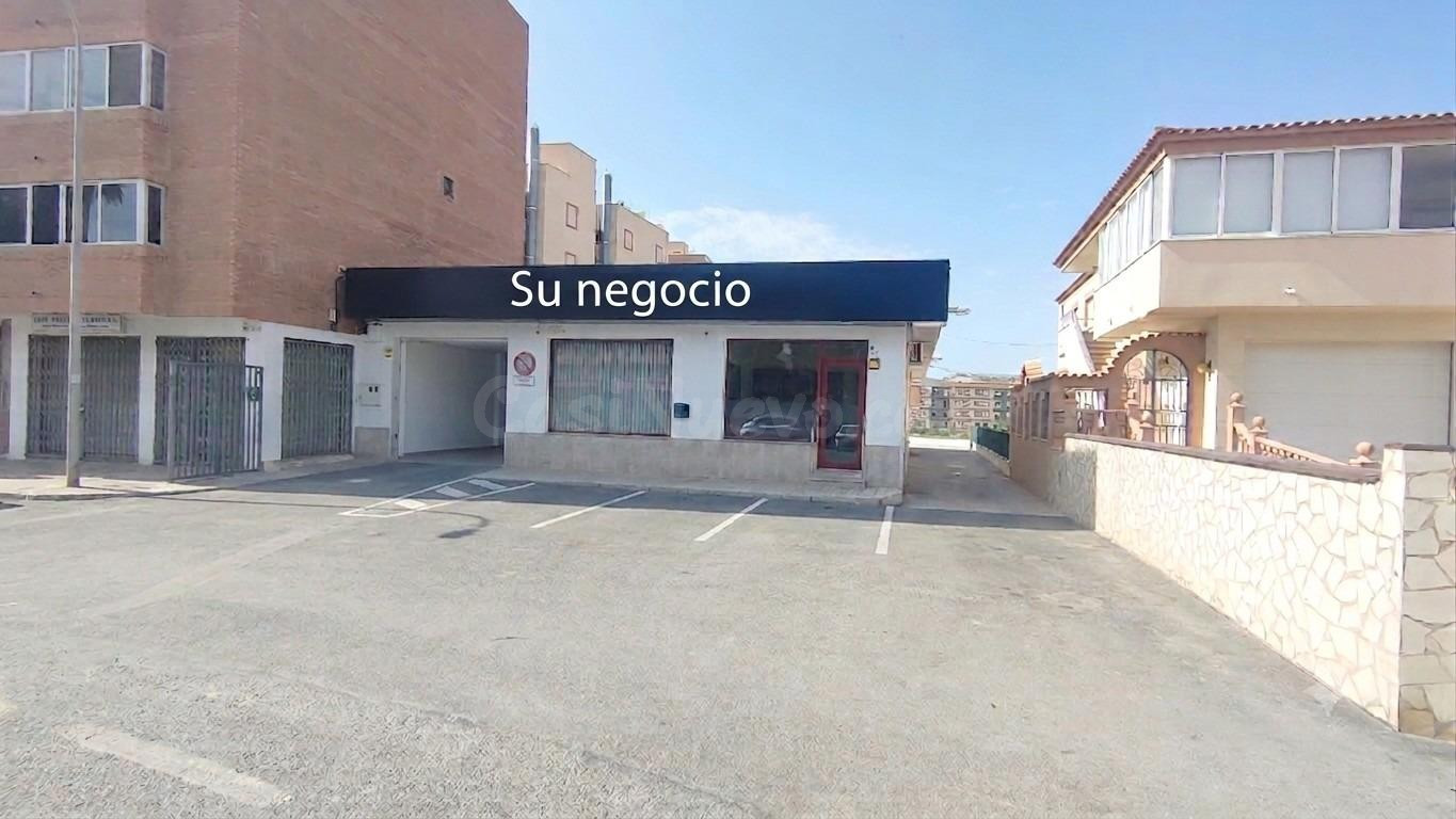 Amplio local comercial con infinitas posibilidades en una ubicación estratégica en Cuevas del Almanzora