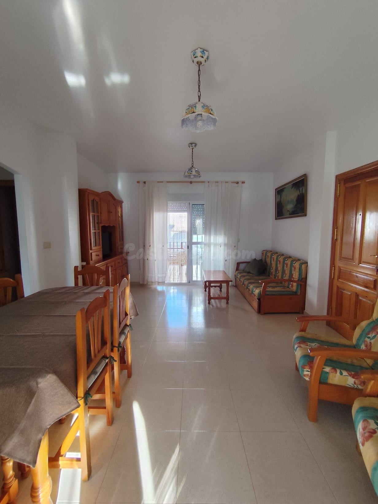 APARTAMENTO AMUEBLADO DE 2 DORMITORIOS EN ALQUILER DE LARGA  - foto 2