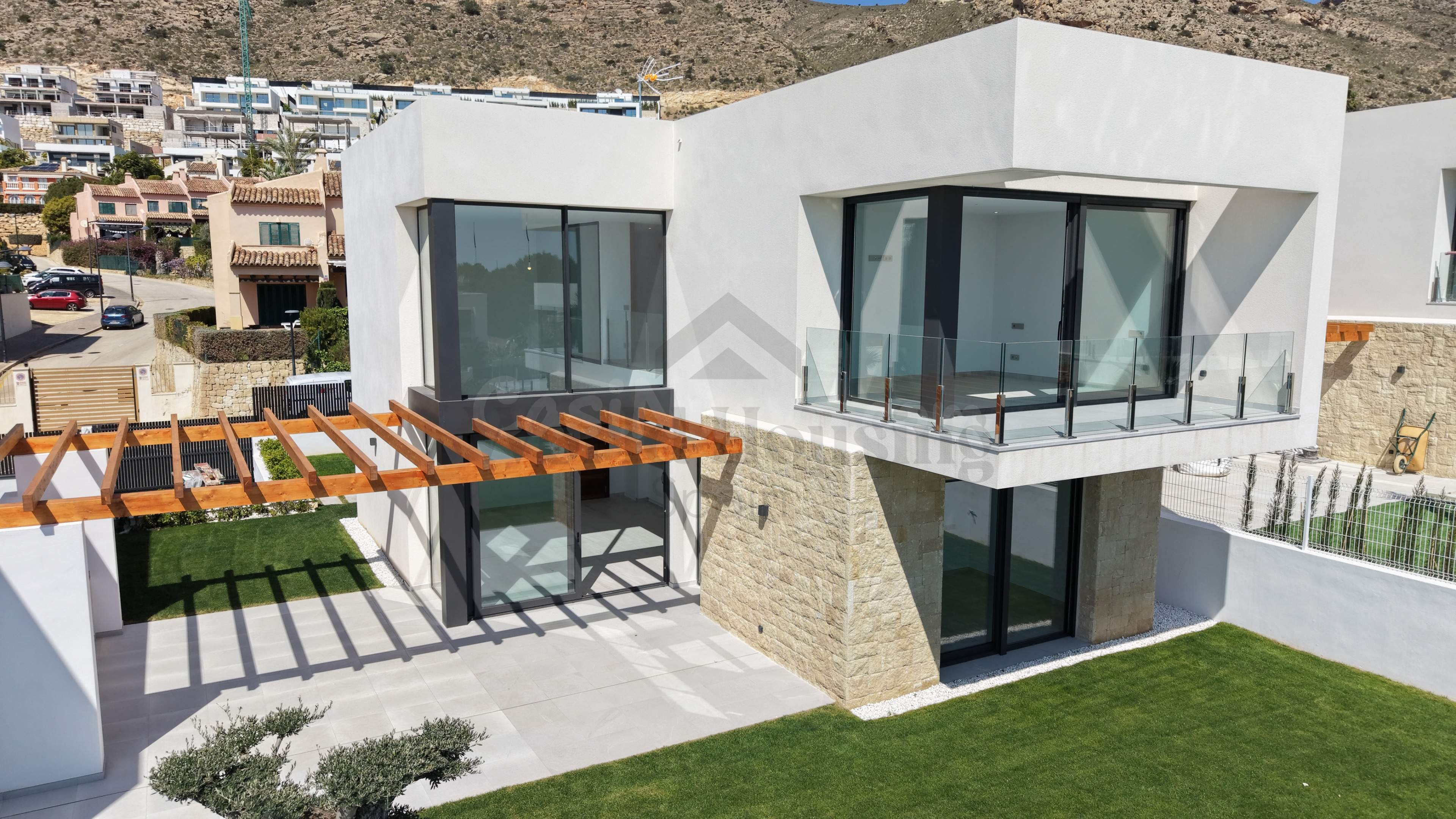 Lujosa Villa Independiente de Obra Nueva con Piscina Privada - foto 2