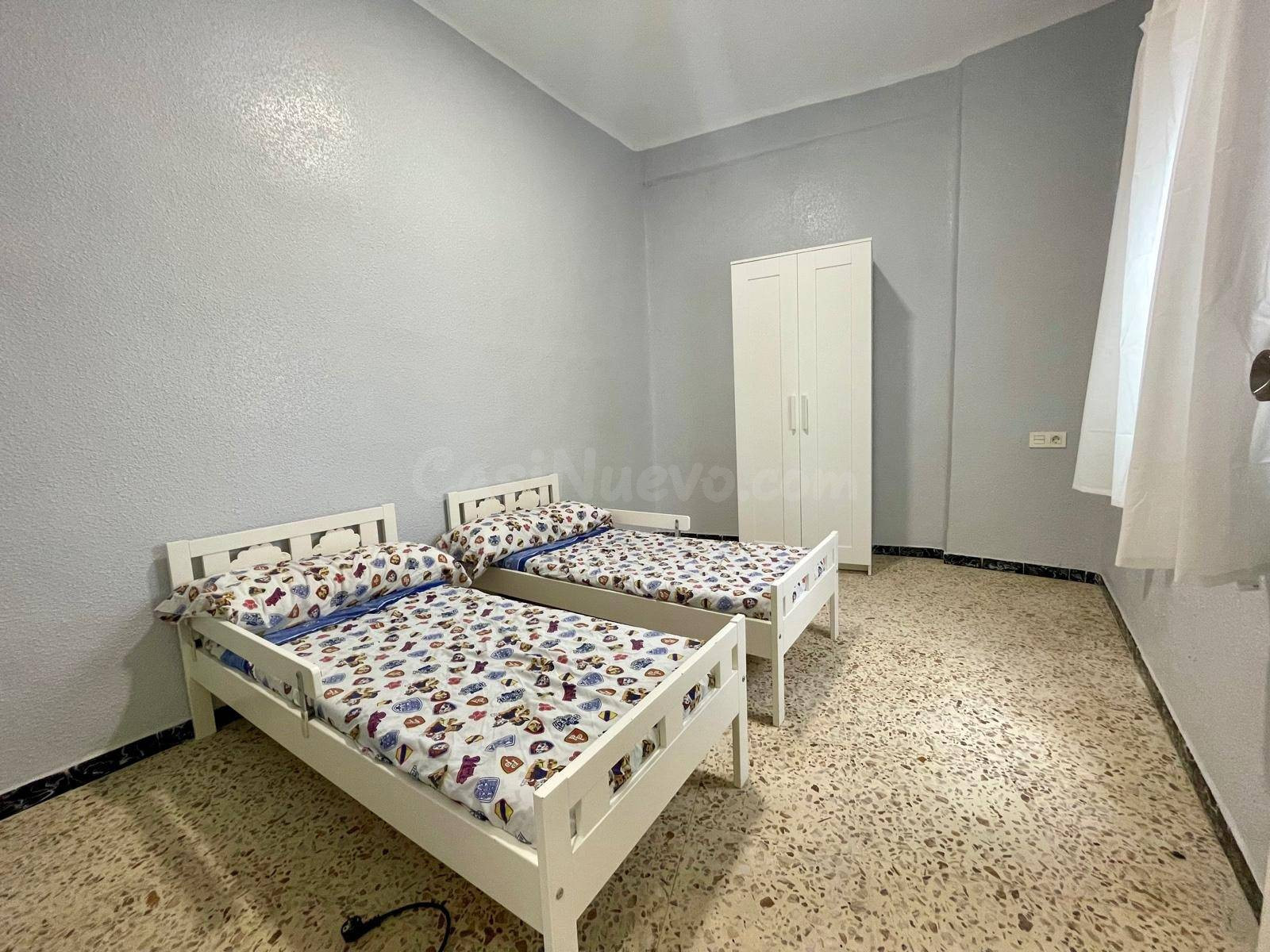 Amplio y Acogedor Piso de 4 Dormitorios en Perfecto Estado - foto 2
