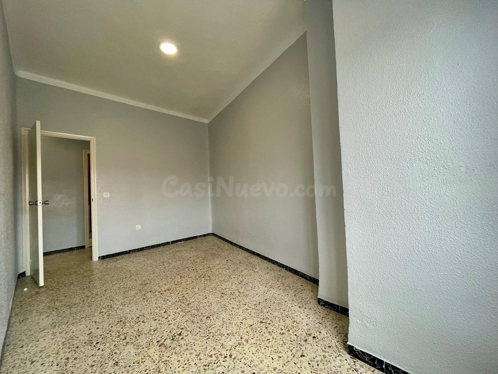 Amplio y Acogedor Piso de 4 Dormitorios en Perfecto Estado - foto 4