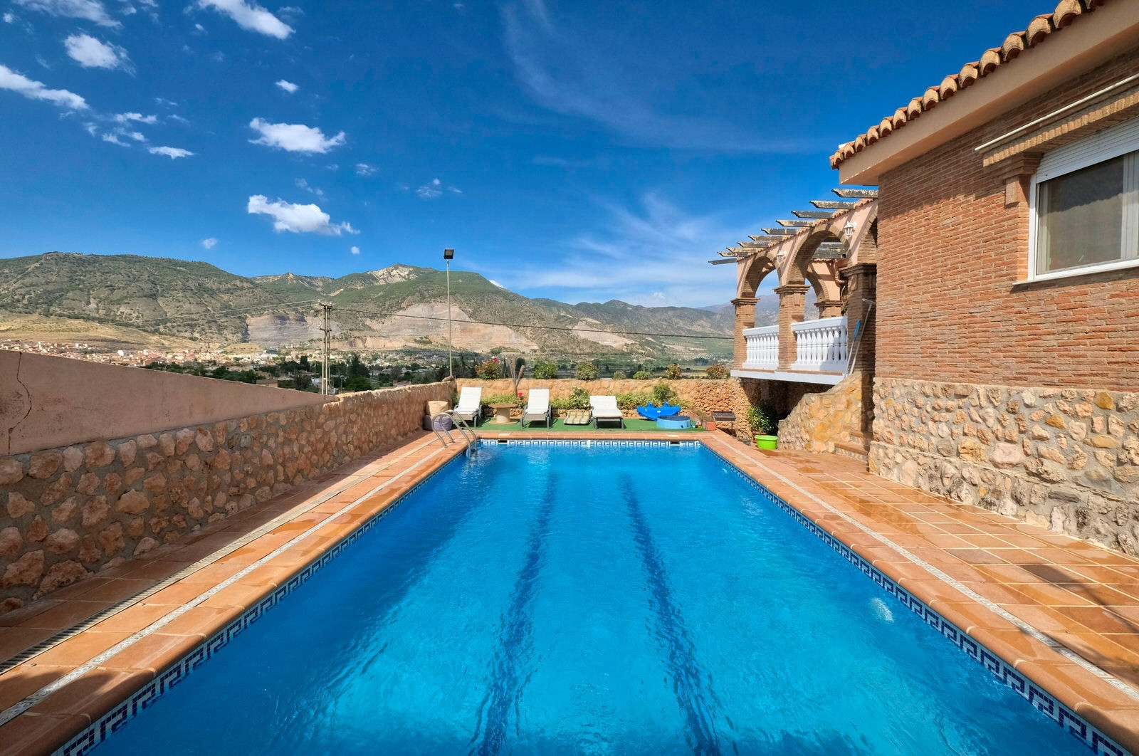 Espectacular cortijo con encanto, piscina y vistas a Sierra  - foto 2