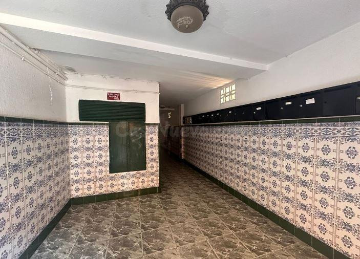 SE VENDE piso OKUPA en C Trinquete  de Almería - foto 2