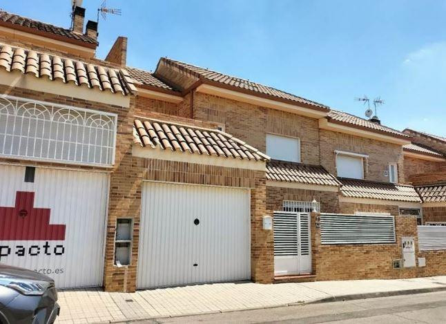 SE VENDE casa adosada OKUPA en C Ciudad Real de Yuncos - foto 3