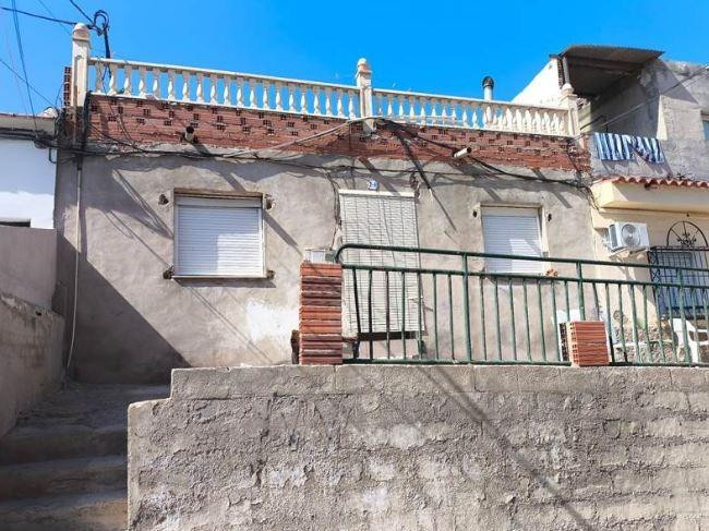 SE VENDE casa adosada OKUPA en C Bajada San Jose de Totana