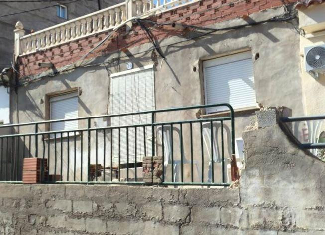 SE VENDE casa adosada OKUPA en C Bajada San Jose de Totana - foto 3