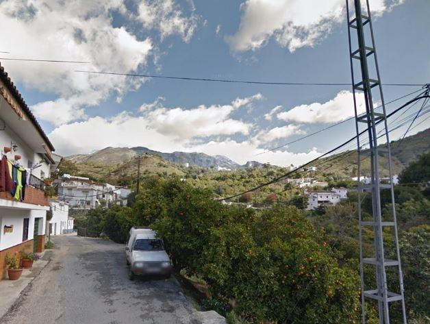 SE VENDE terreno rustico OKUPA en C Rio Bermuza  de Canillas - foto 2