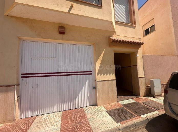 SE VENDE piso OKUPA en C Dante de Roquetas de Mar