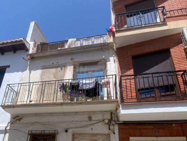 SE VENDE casa adosada OKUPA en C Pintor J Garcia Villena de - foto 2