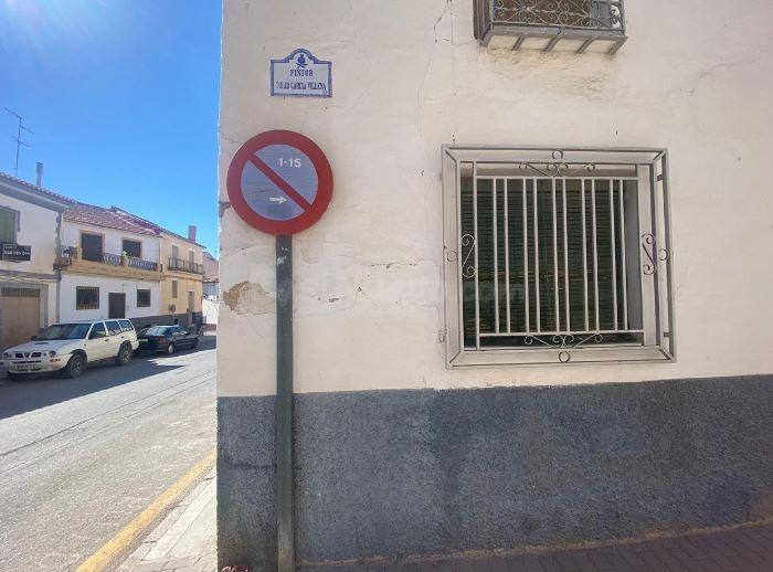 SE VENDE casa adosada OKUPA en C Pintor J Garcia Villena de - foto 3