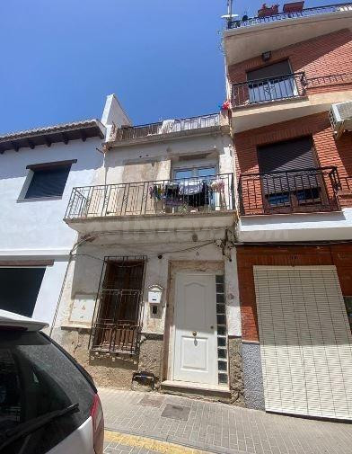 SE VENDE casa adosada OKUPA en C Pintor J Garcia Villena de - foto 4
