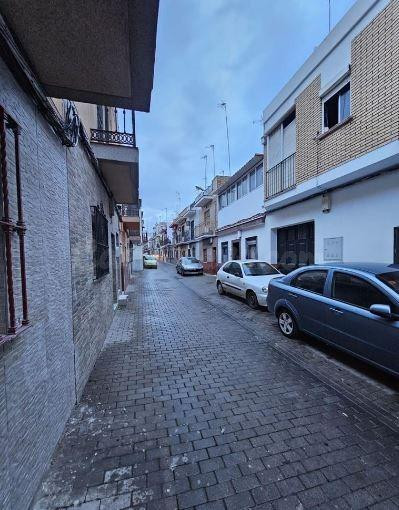 SE VENDE piso OKUPA en C Costa Y Llobera  de Sevilla