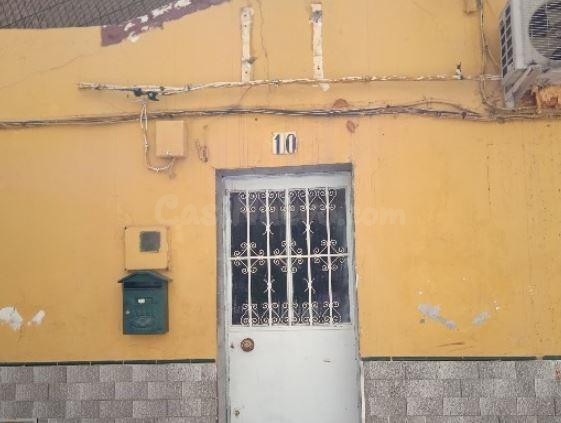 SE VENDE casa  OKUPA en C Lorenzo De Cepeda  de Sevilla